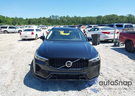 2025 Volvo Xc60 Plug-In Hybrid T8 Plus z USA, uszkodzony, nr VIN YV4H60RC9S1056625